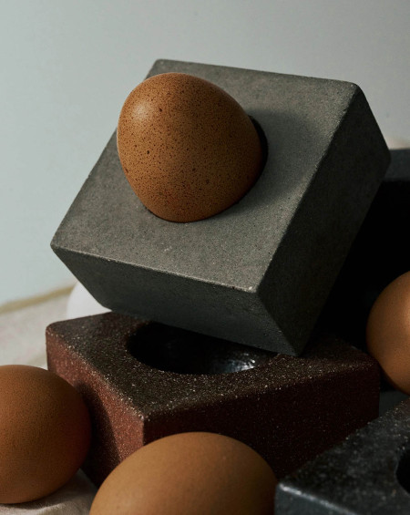 COQUETIER UOVO EGG CUP BETON SERAX