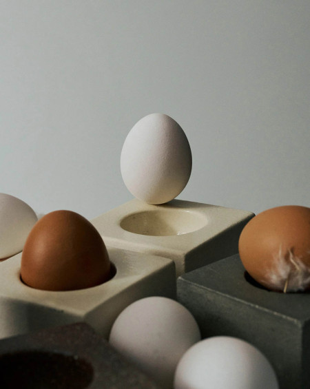 COQUETIER UOVO EGG CUP BETON SERAX