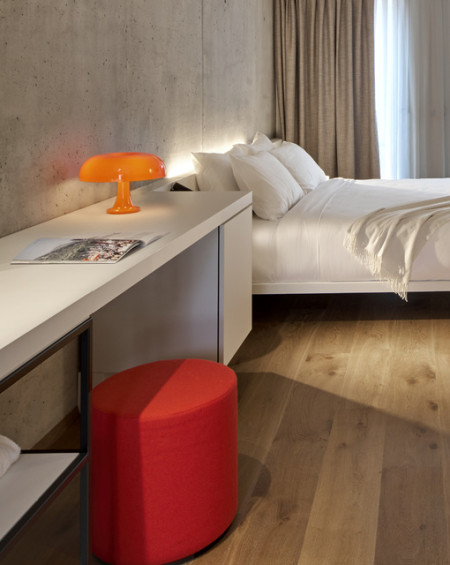 LAMPE A POSER NESSINO T ORANGE ARTEMIDE